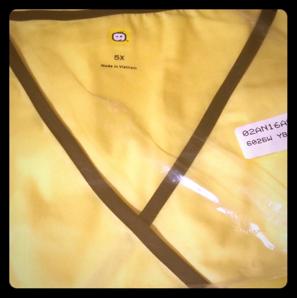Wonder Winks  Yellow/Black mock scrub set